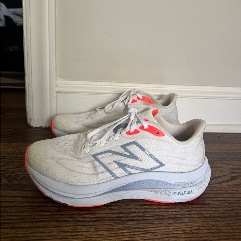 New Balance FuelCell Walker Elite 9.5 Running Shoes